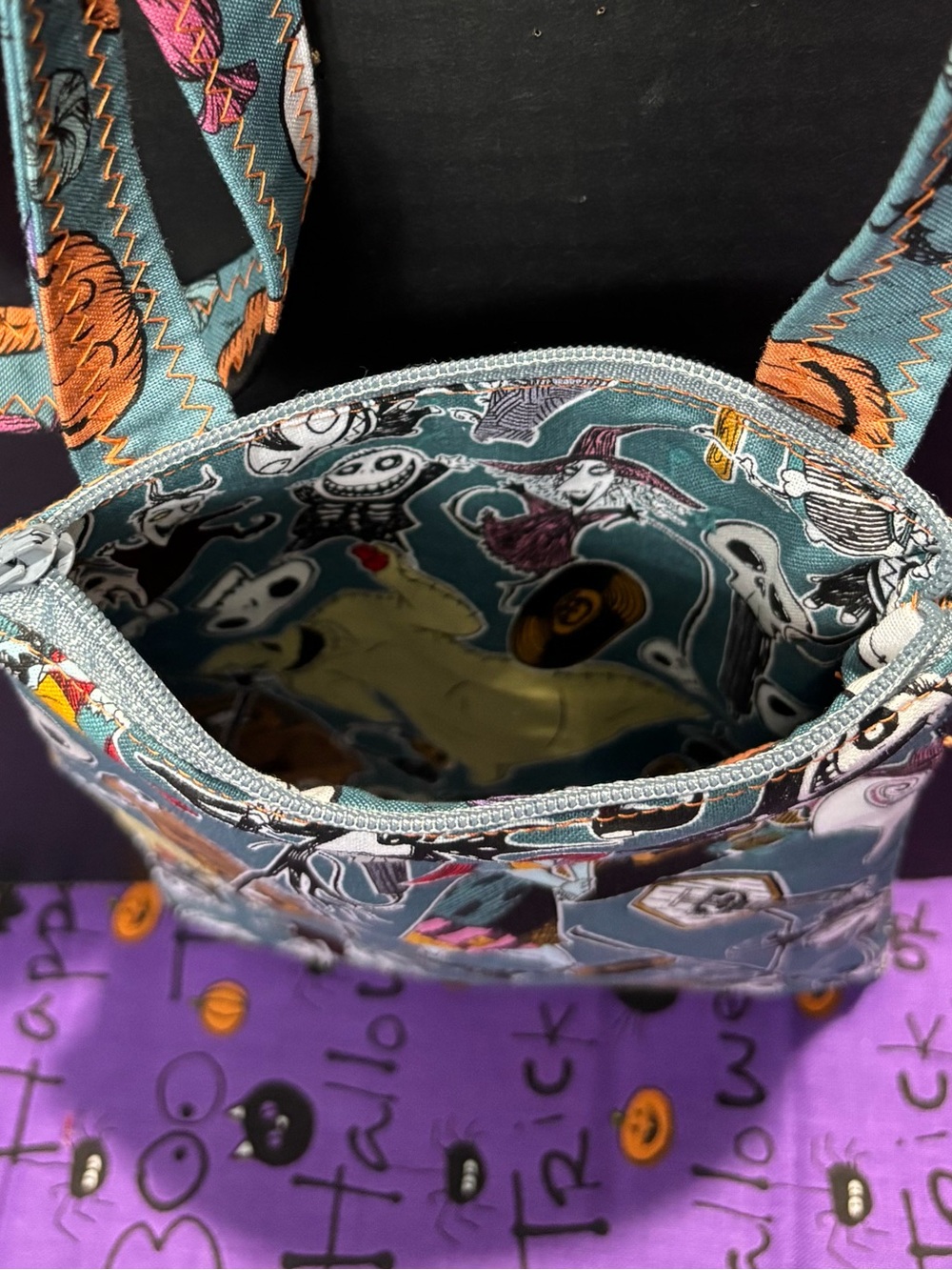 Nightmare Before Christmas Halloween Quilted Tote Bag & Phone Pouch W/Bracelets - Picture 6 of 7